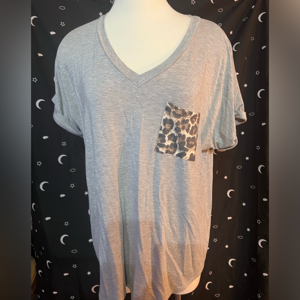 Minefree boutique tee with animal print pocket
